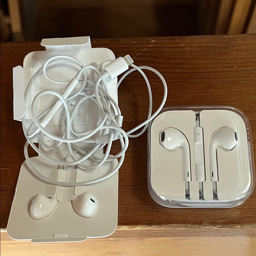 Apple Ear Buds set of 2